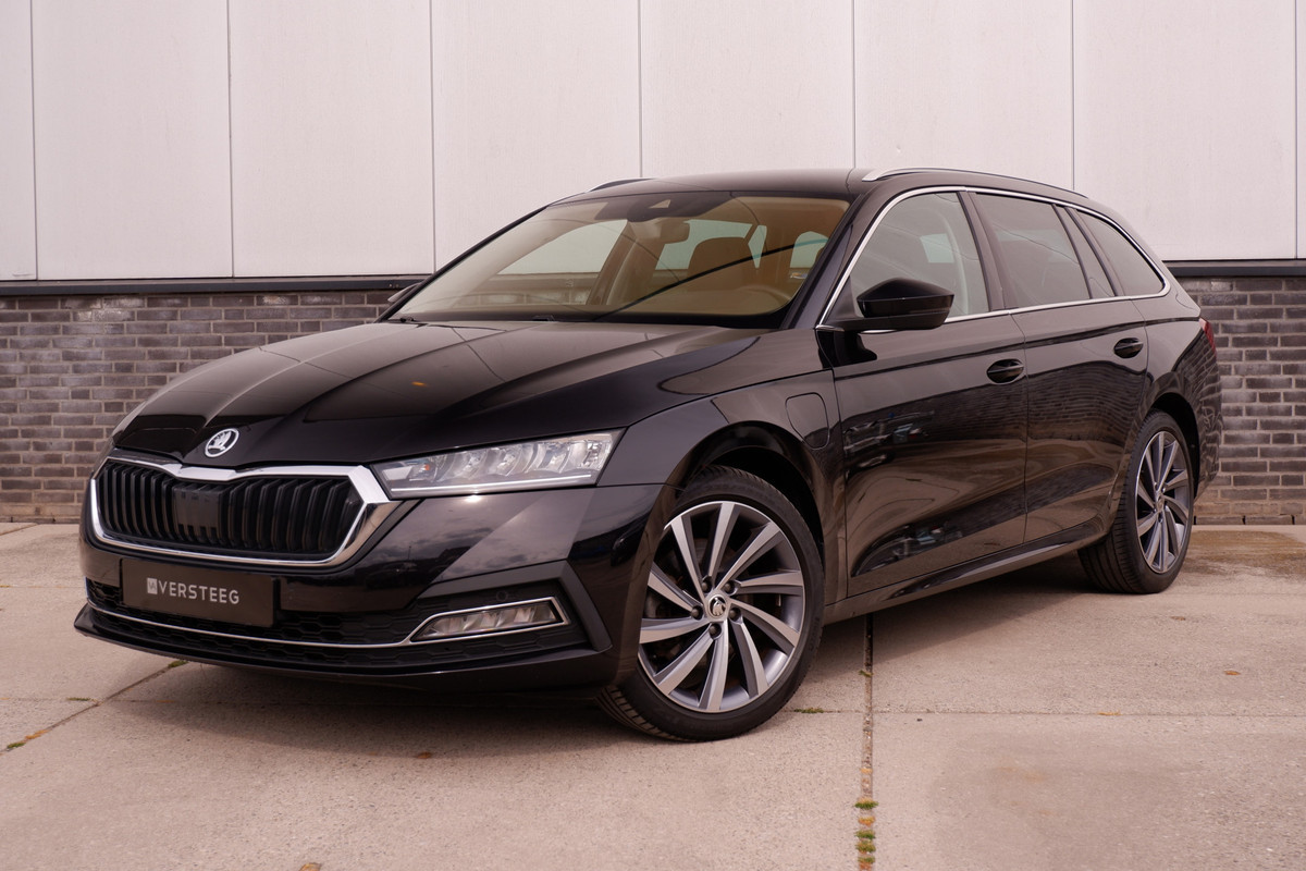 Škoda Octavia Combi 1.4 TSI iV PHEV Sportline Business | Head-Up | Carplay | LED | Sfeerverl. Camera | Memory Škoda Octavia Combi 1.4 TSI iV PHEV Sportline Business | Head-Up | Carplay | LED | Sfeerverl. Camera | Memory