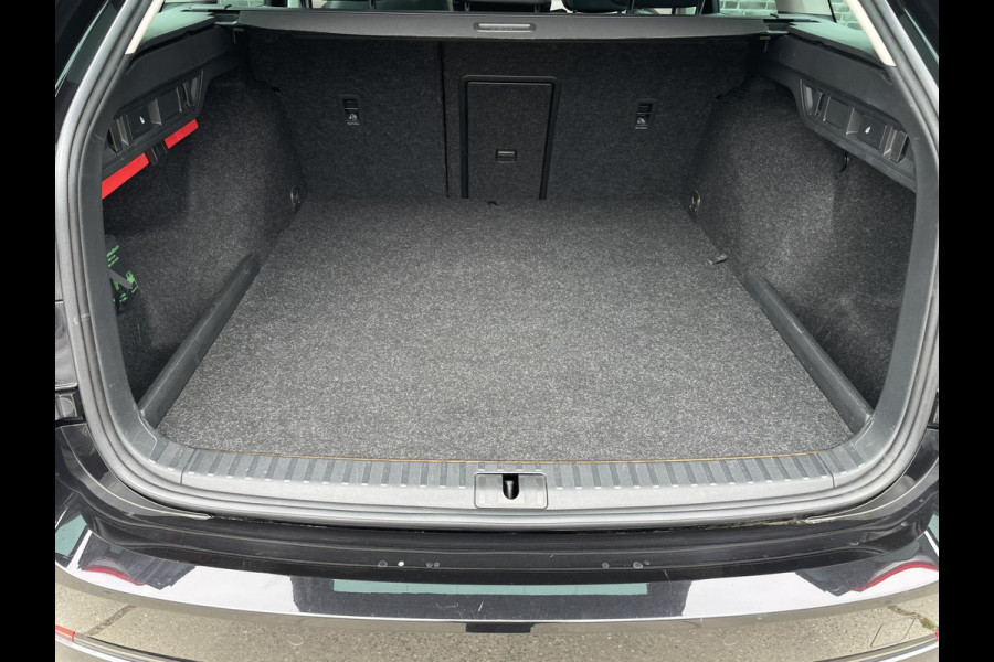 Škoda Octavia Combi 1.4 TSI iV PHEV Sportline Business | Head-Up | Carplay | LED | Sfeerverl. Camera | Memory