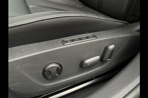 Škoda Octavia Combi 1.4 TSI iV PHEV Sportline Business | Head-Up | Carplay | LED | Sfeerverl. Camera | Memory