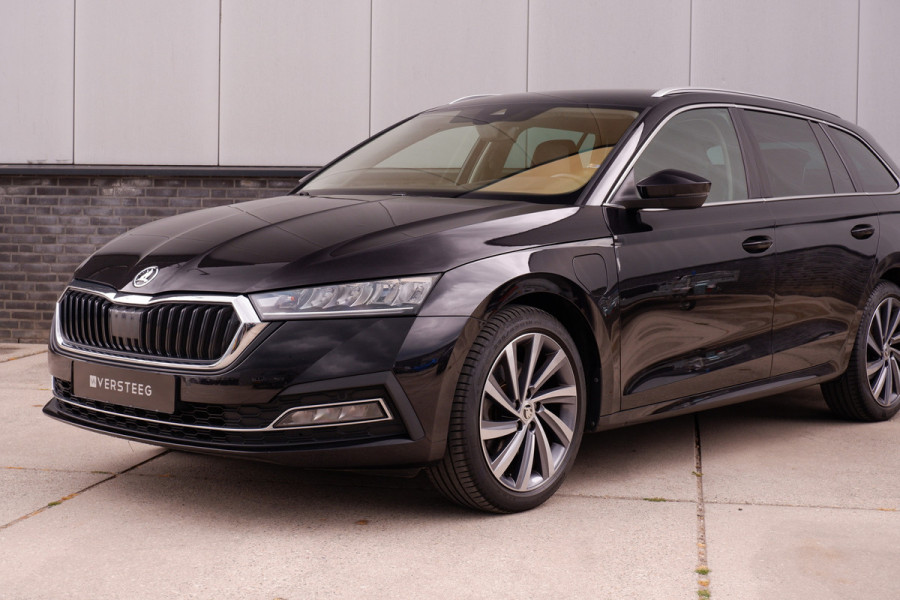 Škoda Octavia Combi 1.4 TSI iV PHEV Sportline Business | Head-Up | Carplay | LED | Sfeerverl. Camera | Memory