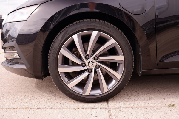 Škoda Octavia Combi 1.4 TSI iV PHEV Sportline Business | Head-Up | Carplay | LED | Sfeerverl. Camera | Memory