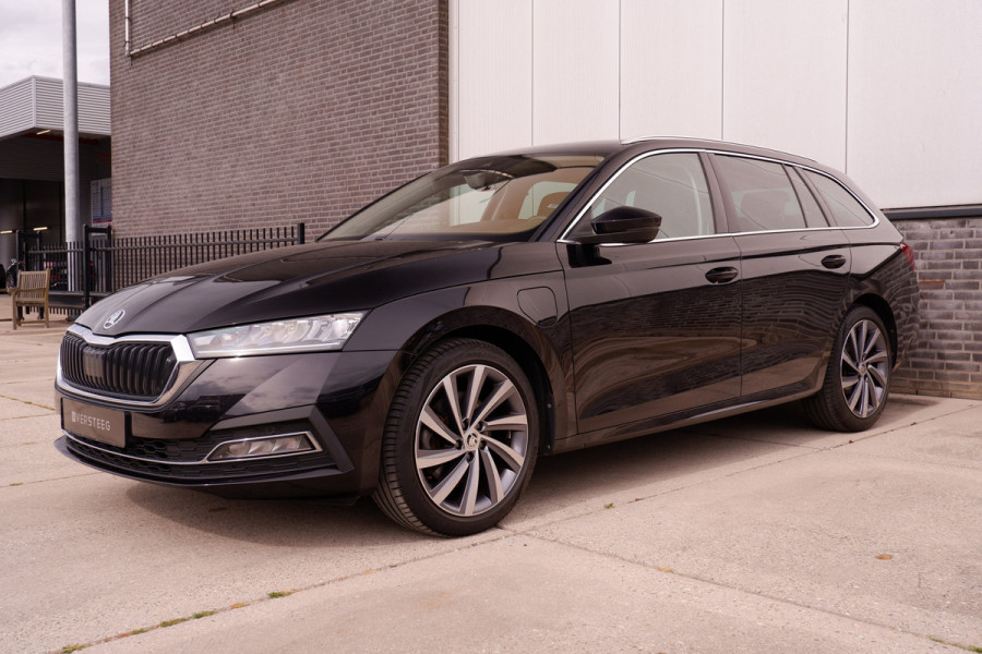 Škoda Octavia Combi 1.4 TSI iV PHEV Sportline Business | Head-Up | Carplay | LED | Sfeerverl. Camera | Memory