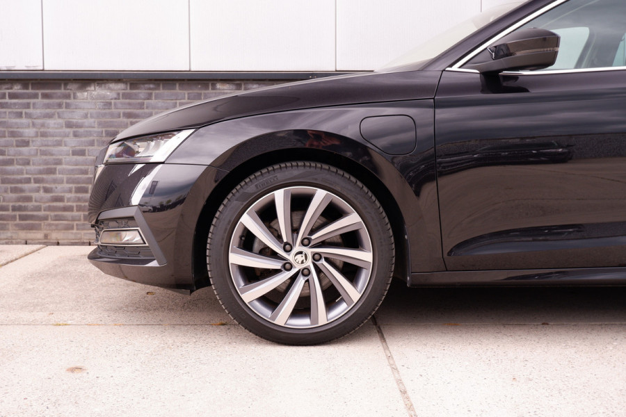 Škoda Octavia Combi 1.4 TSI iV PHEV Sportline Business | Head-Up | Carplay | LED | Sfeerverl. Camera | Memory