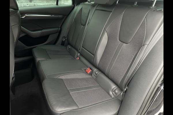 Škoda Octavia Combi 1.4 TSI iV PHEV Sportline Business | Head-Up | Carplay | LED | Sfeerverl. Camera | Memory