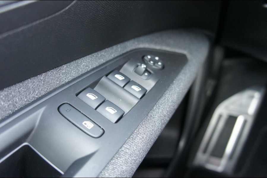 Peugeot 3008 1.2 PT 130pk Aut Camera|CarPlay|I-Cockpit|Navi