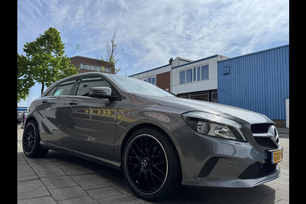 Mercedes-Benz A-Klasse 180 BlueEfficiency URBAN - Navigatie I Airco I PDC I Sport interieur & 19 inch Velgen I Dealer onderhouden