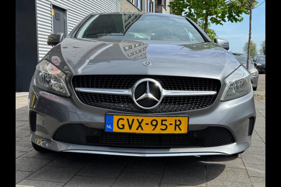 Mercedes-Benz A-Klasse 180 BlueEfficiency URBAN - Navigatie I Airco I PDC I Sport interieur & 19 inch Velgen I Dealer onderhouden