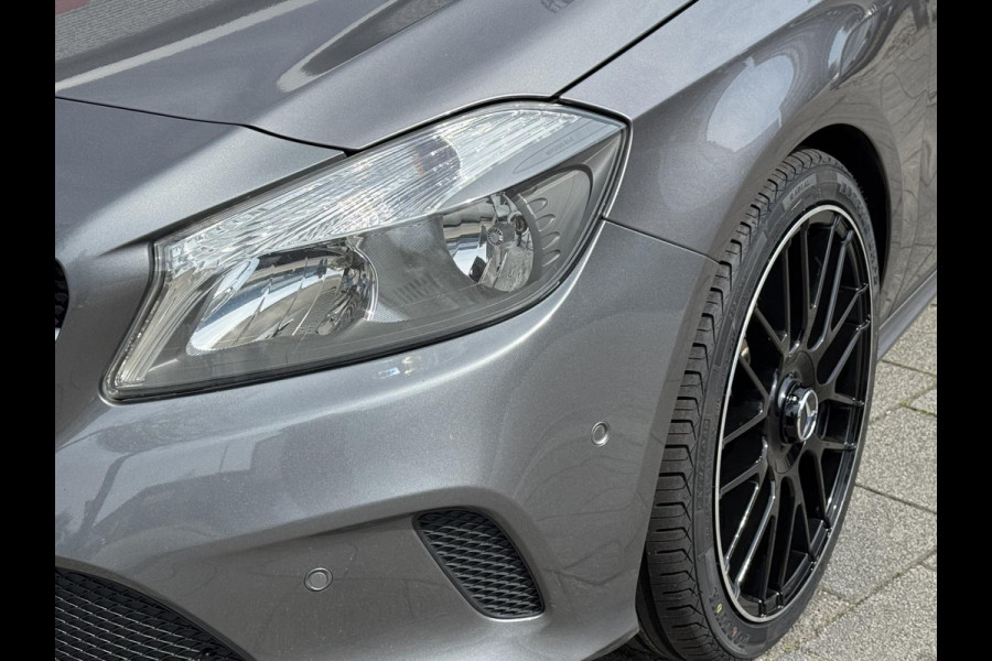 Mercedes-Benz A-Klasse 180 BlueEfficiency URBAN - Navigatie I Airco I PDC I Sport interieur & 19 inch Velgen I Dealer onderhouden