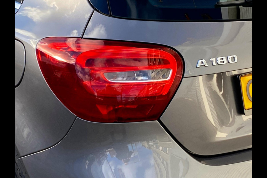 Mercedes-Benz A-Klasse 180 BlueEfficiency URBAN - Navigatie I Airco I PDC I Sport interieur & 19 inch Velgen I Dealer onderhouden
