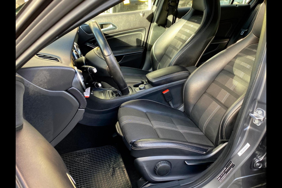 Mercedes-Benz A-Klasse 180 BlueEfficiency URBAN - Navigatie I Airco I PDC I Sport interieur & 19 inch Velgen I Dealer onderhouden