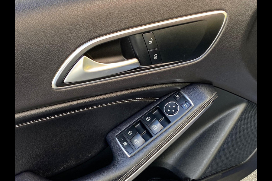 Mercedes-Benz A-Klasse 180 BlueEfficiency URBAN - Navigatie I Airco I PDC I Sport interieur & 19 inch Velgen I Dealer onderhouden