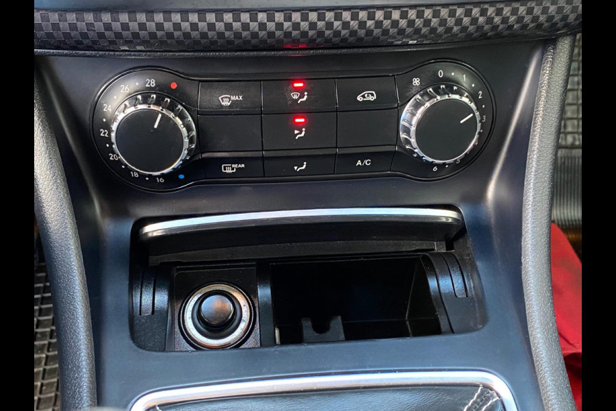 Mercedes-Benz A-Klasse 180 BlueEfficiency URBAN - Navigatie I Airco I PDC I Sport interieur & 19 inch Velgen I Dealer onderhouden