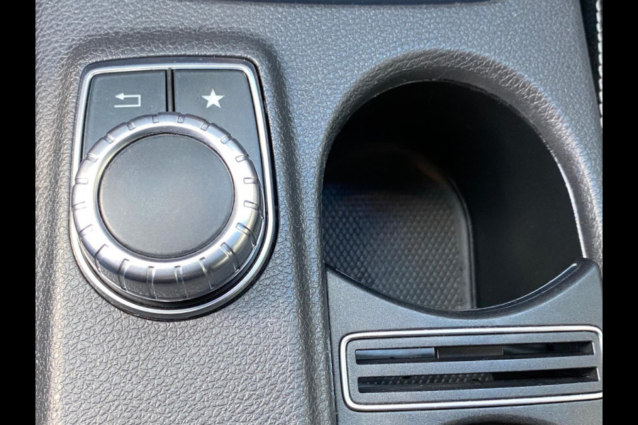 Mercedes-Benz A-Klasse 180 BlueEfficiency URBAN - Navigatie I Airco I PDC I Sport interieur & 19 inch Velgen I Dealer onderhouden