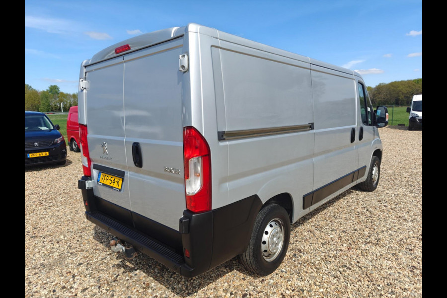 Peugeot Boxer 333 2.2 BlueHDi 140 PK L2H1 Premium , 1e eig. Euro 6 , Navi , cruise , in pracht staat.