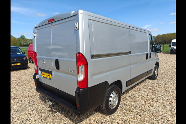 Peugeot Boxer 333 2.2 BlueHDi 140 PK L2H1 Premium , 1e eig. Euro 6 , Navi , cruise , in pracht staat.