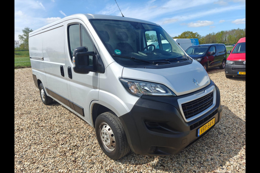 Peugeot Boxer 333 2.2 BlueHDi 140 PK L2H1 Premium , 1e eig. Euro 6 , Navi , cruise , in pracht staat.