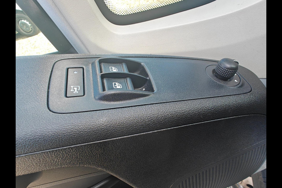 Peugeot Boxer 333 2.2 BlueHDi 140 PK L2H1 Premium , 1e eig. Euro 6 , Navi , cruise , in pracht staat.