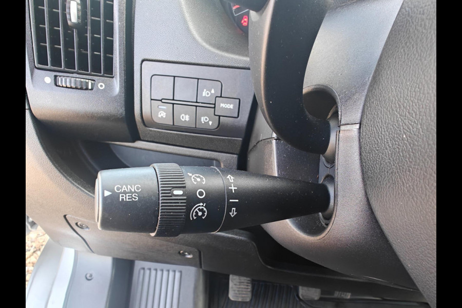 Peugeot Boxer 333 2.2 BlueHDi 140 PK L2H1 Premium , 1e eig. Euro 6 , Navi , cruise , in pracht staat.