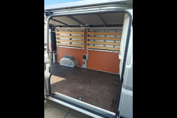 Peugeot Boxer 333 2.2 BlueHDi 140 PK L2H1 Premium , 1e eig. Euro 6 , Navi , cruise , in pracht staat.