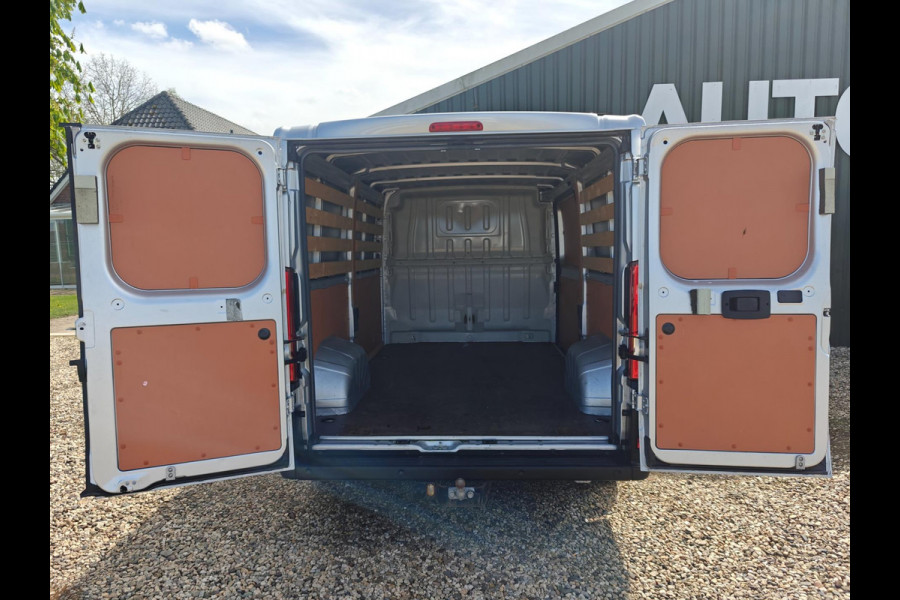 Peugeot Boxer 333 2.2 BlueHDi 140 PK L2H1 Premium , 1e eig. Euro 6 , Navi , cruise , in pracht staat.