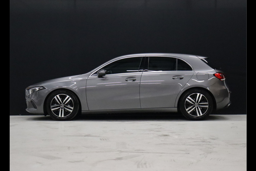 Mercedes-Benz A-Klasse 160 Luxury [SFEERVERLICHTING, VOL LEDER, CAMERA, STOELVERWARMING, PDC V+A, NAVIGATIE, CLIMATE, CRUISE, NIEUWSTAAT]