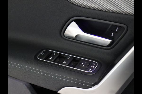 Mercedes-Benz A-Klasse 160 Luxury [SFEERVERLICHTING, VOL LEDER, CAMERA, STOELVERWARMING, PDC V+A, NAVIGATIE, CLIMATE, CRUISE, NIEUWSTAAT]