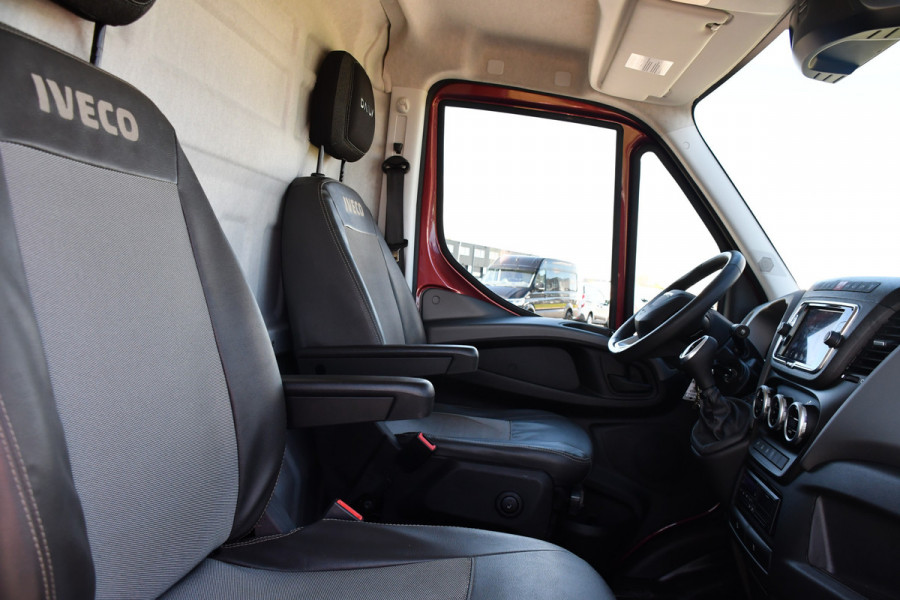 Iveco 40C 210 3.0L L2H2 Luchtvering Air Pro Full Options! Dubbellucht, Adaptieve Cruise, Camera, 3500KG Trekhaak, 2 x Schuifdeur, Clima, 210PK, Kasten wanden, Uniek! Dubbel lucht, DL