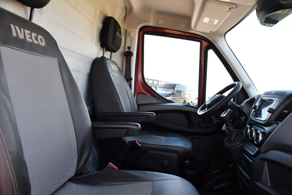 Iveco 40C 210 3.0L L2H2 Luchtvering Air Pro Full Options! Dubbellucht, Adaptieve Cruise, Camera, 3500KG Trekhaak, 2 x Schuifdeur, Clima, 210PK, Kasten wanden, Uniek! Dubbel lucht, DL