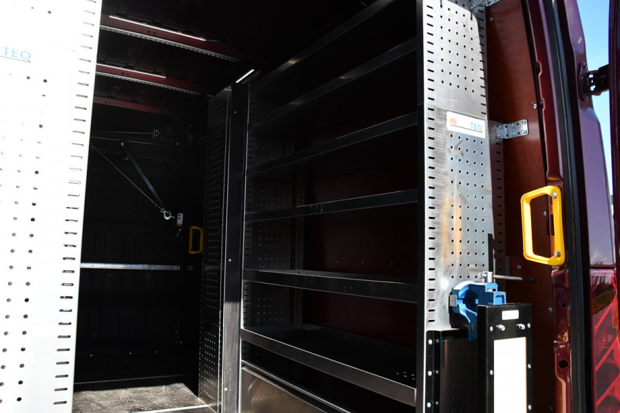 Iveco 40C 210 3.0L L2H2 Luchtvering Air Pro Full Options! Dubbellucht, Adaptieve Cruise, Camera, 3500KG Trekhaak, 2 x Schuifdeur, Clima, 210PK, Kasten wanden, Uniek! Dubbel lucht, DL