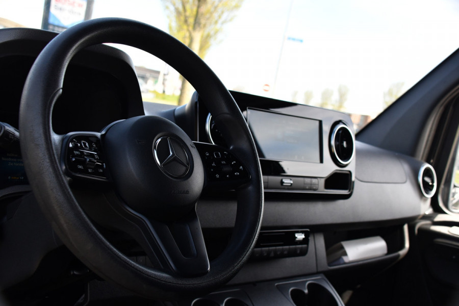 Mercedes-Benz Sprinter 317 1.9 CDI L2H2 RWD Black Edition Cruise, Camera, Carplay, LED, 10,5'' Mbux, Trekhaak, 2 x geveerde stoel, Leder, Stoelverwarming, Uniek!