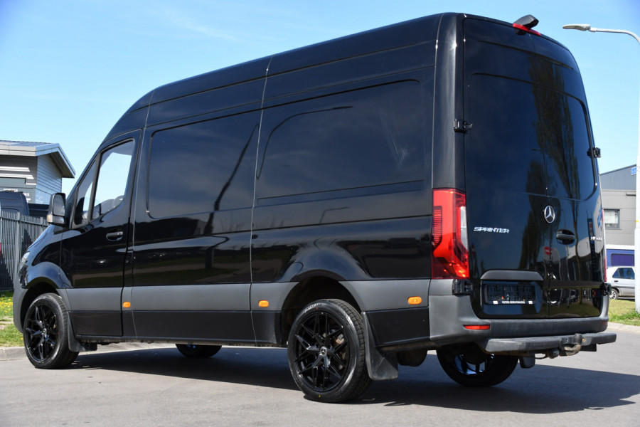 Mercedes-Benz Sprinter 317 1.9 CDI L2H2 RWD Black Edition Cruise, Camera, Carplay, LED, 10,5'' Mbux, Trekhaak, 2 x geveerde stoel, Leder, Stoelverwarming, Uniek!