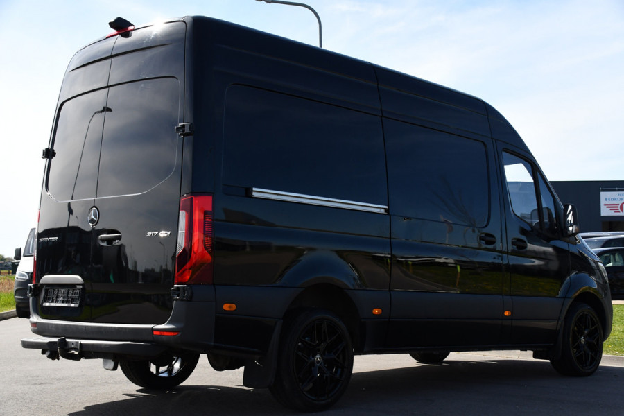 Mercedes-Benz Sprinter 317 1.9 CDI L2H2 RWD Black Edition Cruise, Camera, Carplay, LED, 10,5'' Mbux, Trekhaak, 2 x geveerde stoel, Leder, Stoelverwarming, Uniek!