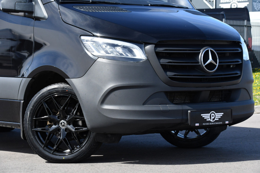 Mercedes-Benz Sprinter 317 1.9 CDI L2H2 RWD Black Edition Cruise, Camera, Carplay, LED, 10,5'' Mbux, Trekhaak, 2 x geveerde stoel, Leder, Stoelverwarming, Uniek!