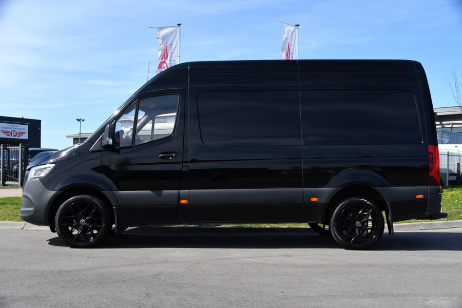 Mercedes-Benz Sprinter 317 1.9 CDI L2H2 RWD Black Edition Cruise, Camera, Carplay, LED, 10,5'' Mbux, Trekhaak, 2 x geveerde stoel, Leder, Stoelverwarming, Uniek!