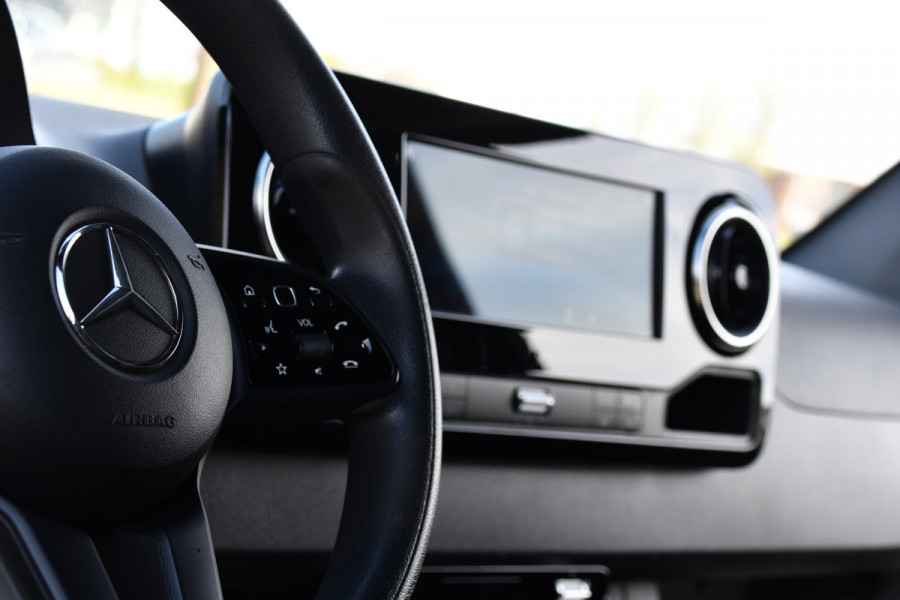 Mercedes-Benz Sprinter 317 1.9 CDI L2H2 RWD Black Edition Cruise, Camera, Carplay, LED, 10,5'' Mbux, Trekhaak, 2 x geveerde stoel, Leder, Stoelverwarming, Uniek!