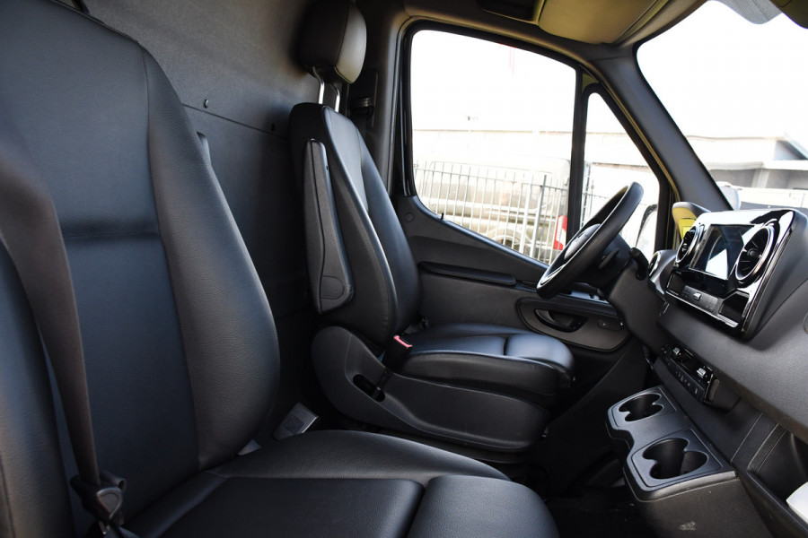 Mercedes-Benz Sprinter 317 1.9 CDI L2H2 RWD Black Edition Cruise, Camera, Carplay, LED, 10,5'' Mbux, Trekhaak, 2 x geveerde stoel, Leder, Stoelverwarming, Uniek!
