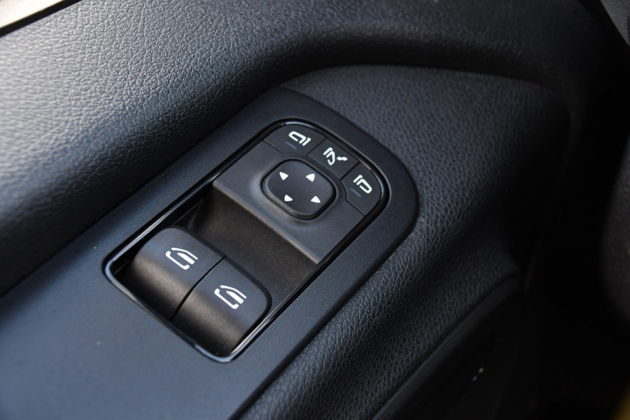 Mercedes-Benz Sprinter 317 1.9 CDI L2H2 RWD Black Edition Cruise, Camera, Carplay, LED, 10,5'' Mbux, Trekhaak, 2 x geveerde stoel, Leder, Stoelverwarming, Uniek!