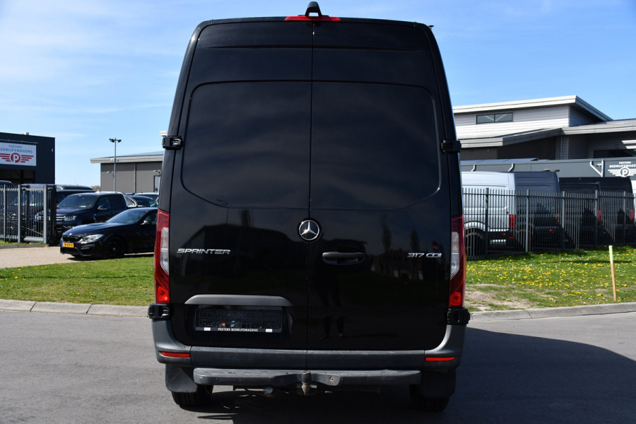 Mercedes-Benz Sprinter 317 1.9 CDI L2H2 RWD Black Edition Cruise, Camera, Carplay, LED, 10,5'' Mbux, Trekhaak, 2 x geveerde stoel, Leder, Stoelverwarming, Uniek!
