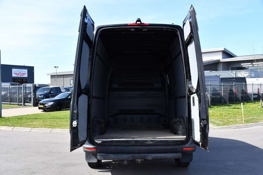 Mercedes-Benz Sprinter 317 1.9 CDI L2H2 RWD Black Edition Cruise, Camera, Carplay, LED, 10,5'' Mbux, Trekhaak, 2 x geveerde stoel, Leder, Stoelverwarming, Uniek!