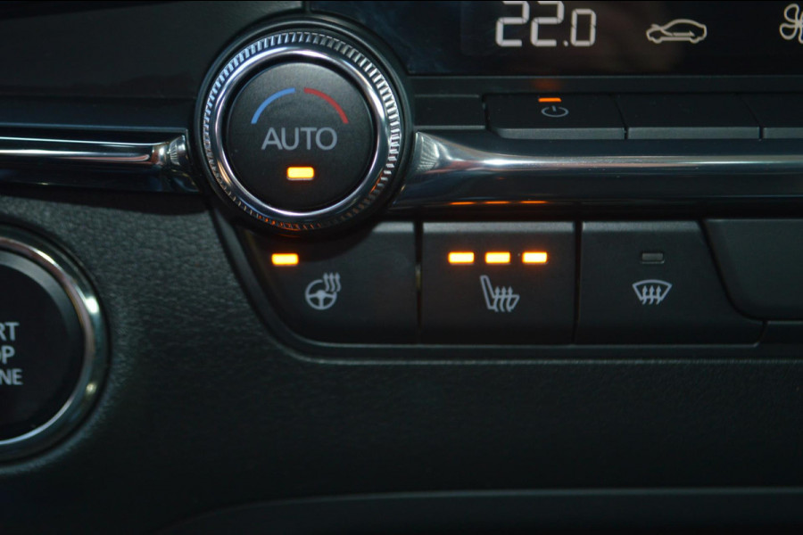 Mazda 3 2.0 e-SkyActiv-X Hybrid 186 Luxury TREKHAAK|LEER|BOSE AUDIO