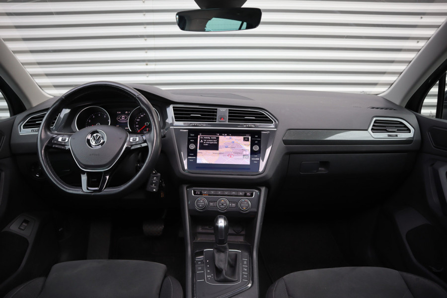 Volkswagen Tiguan 1.5 TSI Pano / Trekhaak / Massage Stoel / LED / Stoelverwarming / Camera /