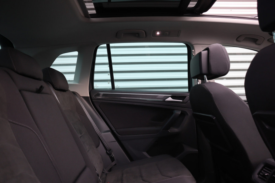 Volkswagen Tiguan 1.5 TSI Pano / Trekhaak / Massage Stoel / LED / Stoelverwarming / Camera /