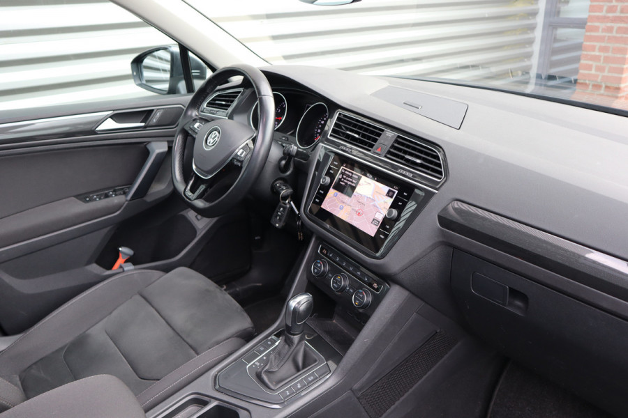 Volkswagen Tiguan 1.5 TSI Pano / Trekhaak / Massage Stoel / LED / Stoelverwarming / Camera /