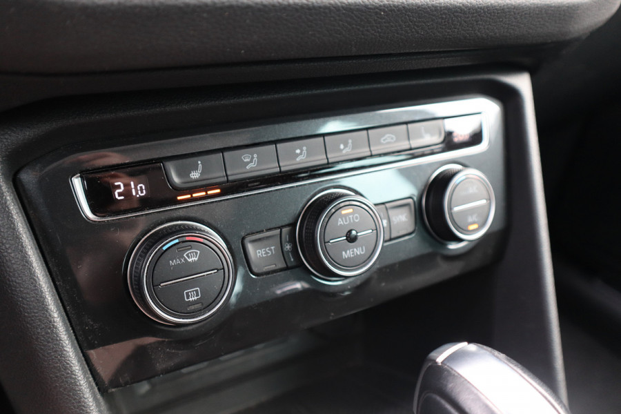 Volkswagen Tiguan 1.5 TSI Pano / Trekhaak / Massage Stoel / LED / Stoelverwarming / Camera /