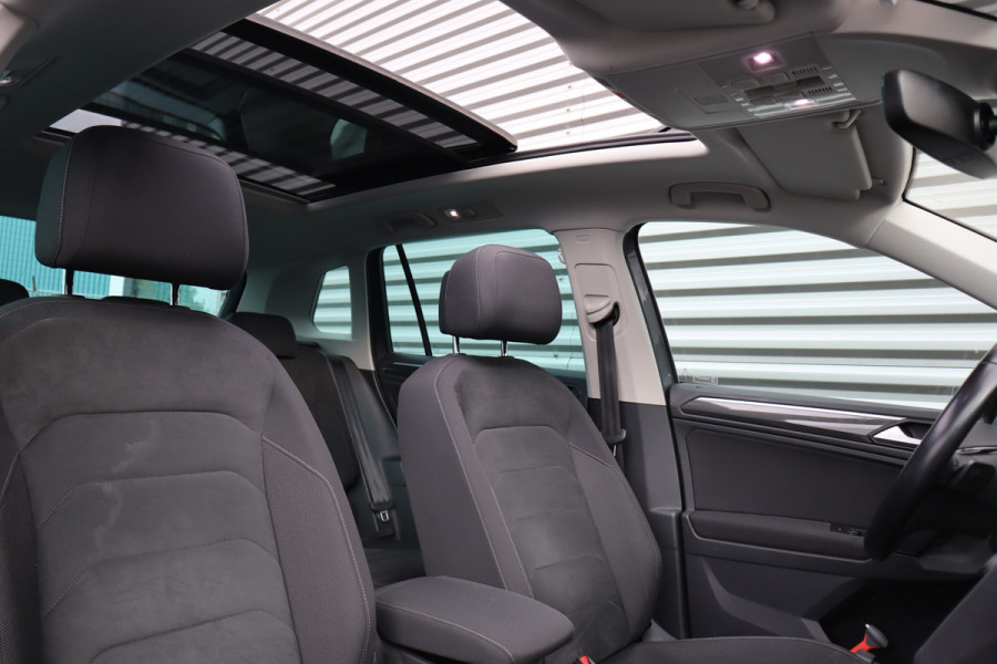 Volkswagen Tiguan 1.5 TSI Pano / Trekhaak / Massage Stoel / LED / Stoelverwarming / Camera /