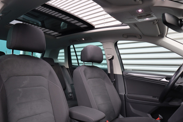 Volkswagen Tiguan 1.5 TSI Pano / Trekhaak / Massage Stoel / LED / Stoelverwarming / Camera /