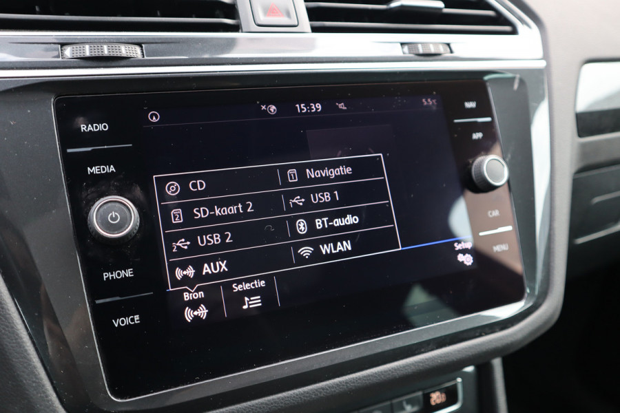 Volkswagen Tiguan 1.5 TSI Pano / Trekhaak / Massage Stoel / LED / Stoelverwarming / Camera /