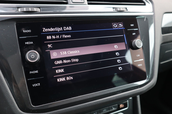 Volkswagen Tiguan 1.5 TSI Pano / Trekhaak / Massage Stoel / LED / Stoelverwarming / Camera /