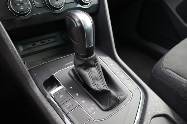Volkswagen Tiguan 1.5 TSI Pano / Trekhaak / Massage Stoel / LED / Stoelverwarming / Camera /