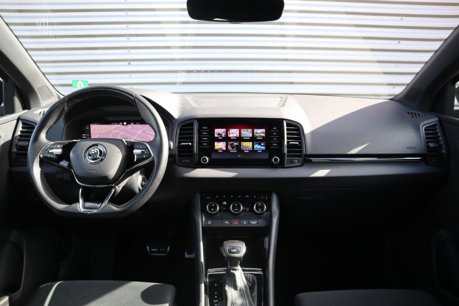 Škoda Karoq 1.5 TSI Sportline Business Digital Dash / Canton / Trekhaak / 19inch Stoelverwarming /